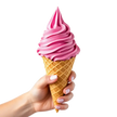Glace italienne à la framboise, couleur intense, servie dans un cornet croustillant, sur fond blanc.